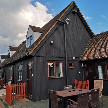 Chalet Cottages Streatley  Bagian luar foto