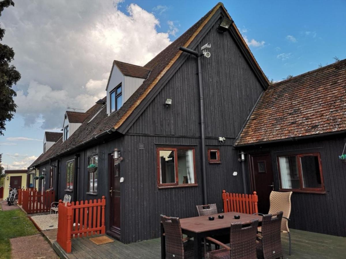 Chalet Cottages Streatley  Bagian luar foto